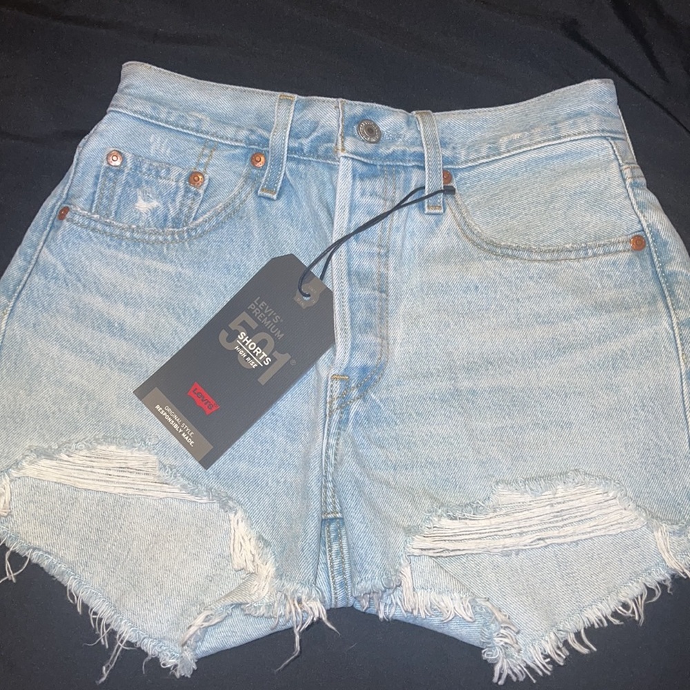 Brand new womens levis 501 high rise distressed shorts with tags size 25 waist